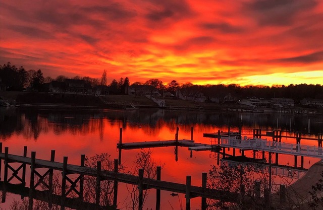 Private beach and dock, 4 Bedroom, 1.5 bath, open water access