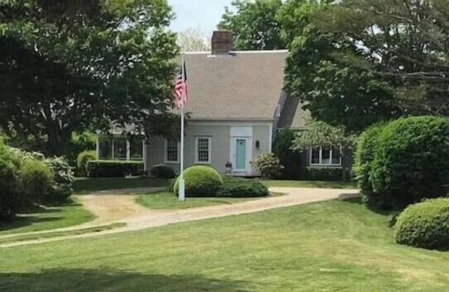 Private Beach, Beautiful Location, Well-Behaved Pet Friendly