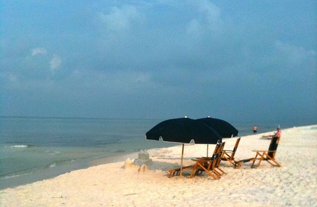 *PRIVATE BEACH* *PRIVATE POOL* *ELEVATOR* *6 BEACH BIKES*