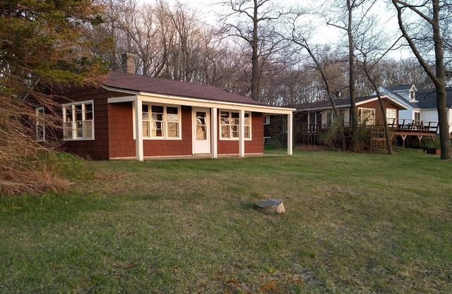 Private Beach - Seclusion w/waterfront cottage & spacious outdoor space