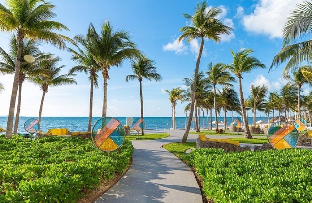 Private beachfront 2BR condo with WiFi and resort amenities in amazing Cancún