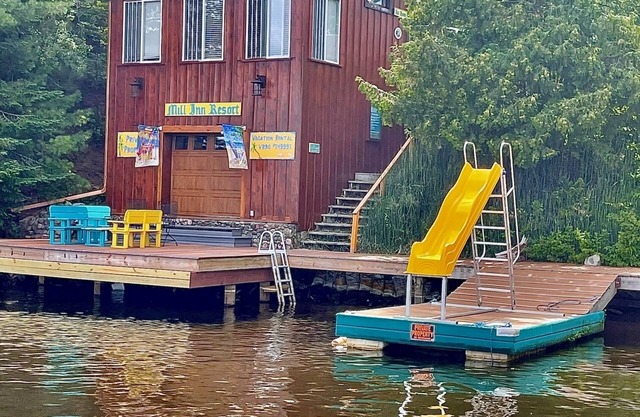 PRIVATE CABIN ON CHIPPEWA FLOWAGE , MOORES BAY. TROPICAL ATMOSPHERE, 100 FT DOCK
