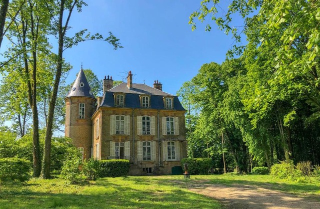 Private Castle with Park - Château Guillermo