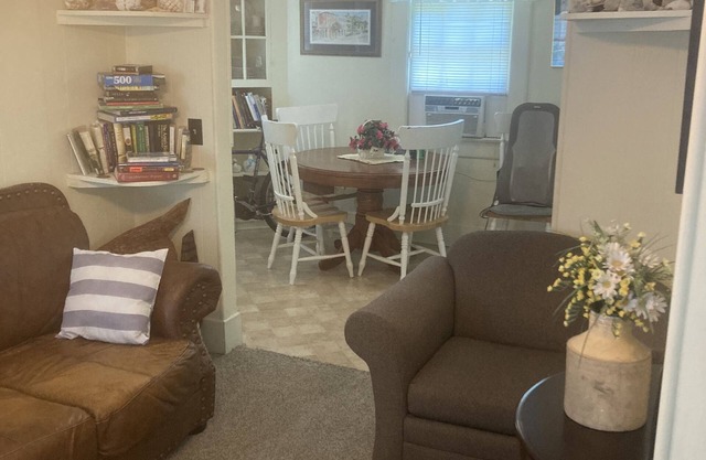 Private Charleston SC themed cooks kitchen 1 bed 1 bath apartment Columbia SC