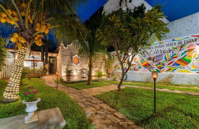 Private Colonial Boutique House with a Cool Pool in the Heart of Downtown Cancun