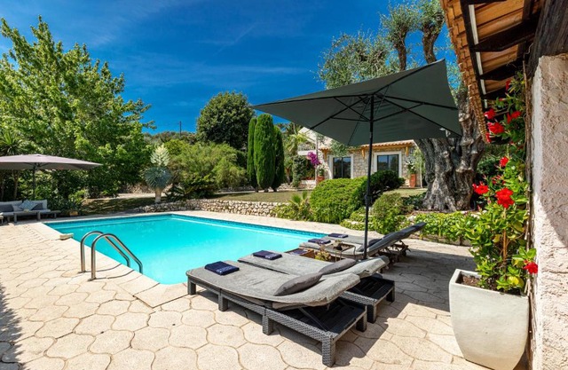 Private & comfortable stone villa with pool