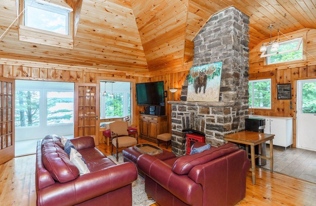 Private Cottage with a Loft on a 3 Lake Chain *Includes a Bunkie*