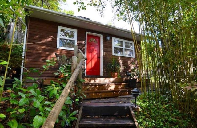 Private Cottage - Walk to U of O!