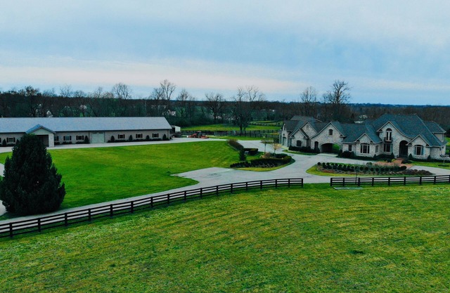Private Country Estate: 16 miles to Keeneland, 13 to KY Horse Park!