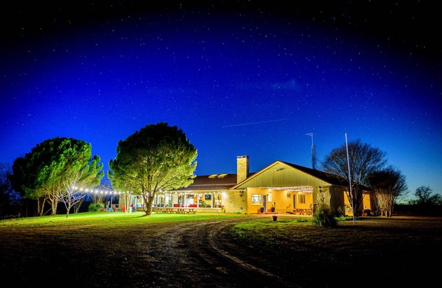 Private Country Home on 4 acres, Open Space, Pool, Hot Tub, Gameroom, Pond