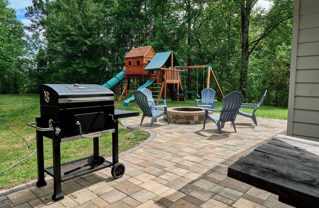 Private Countryside Home near Lake Lure:Play Set-FirePit-Grill-Large yard!