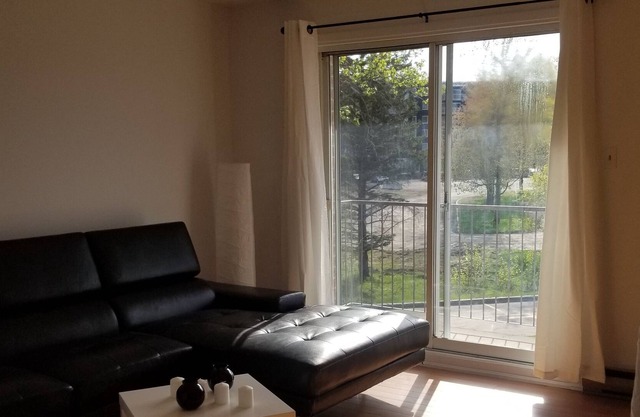 Private, cozy and bright room
