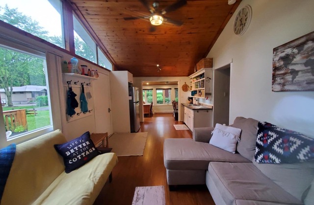 Private, cozy and steps from the beach!