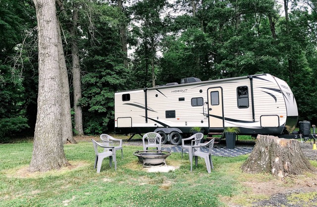 Private Cozy Camper on Farm + Close to Beaches/DE Turf