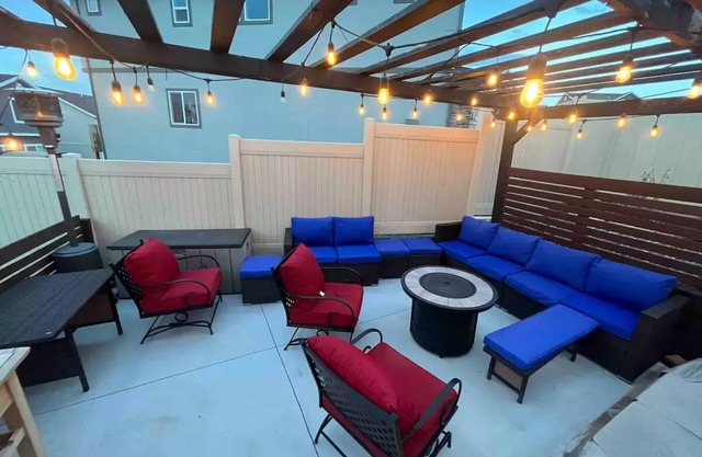 Private Cozy Daylight Basement Private Entrancen