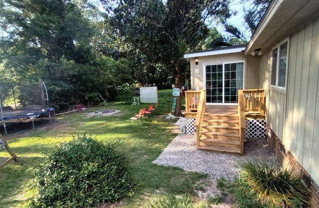 Private Cozy Room Getaway Golf Course View CCU, HGTC, CMC, 20 Restaurant 1 Min.