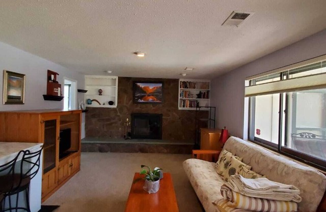 Private Cozy Studio with kitchenette - Garden level