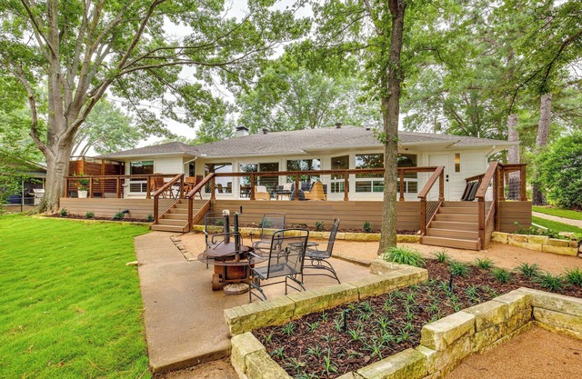 Private Dock: Lakefront Enchanted Oaks Retreat