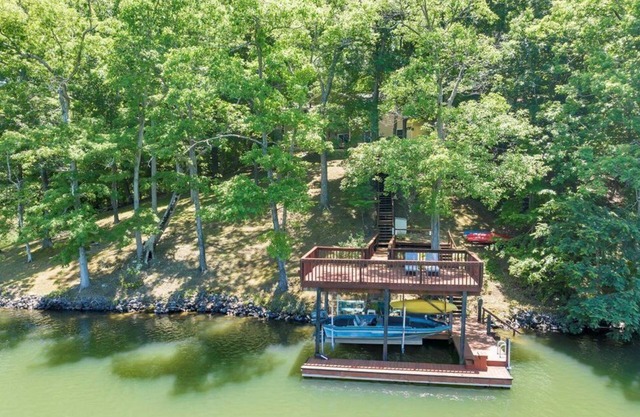 Private dock! Pet friendly