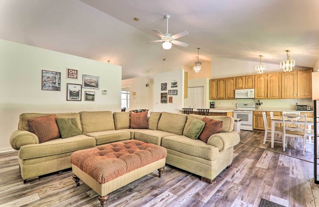 Private Dog-Friendly Home: 3 Mi to Elk Mountain