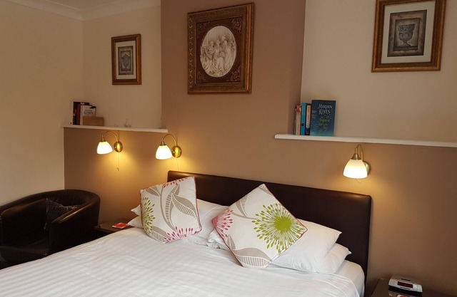 Private ensuite double room in guest house