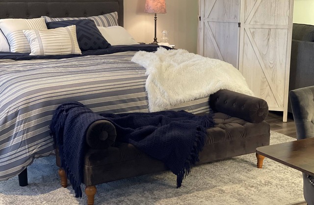 Private Entry, Kng Sz Bed, Kitchenette, Pets Welcm, Cozy, completely separate!