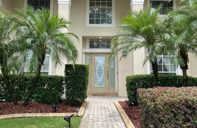 Private Getaway In A Amazing Golf Course Prestige Community Minutes from Disney!