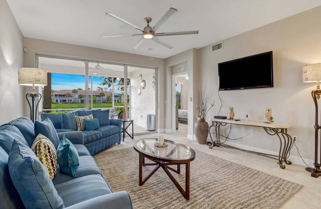 Private Ground Floor End Unit! Gorgeous Remodel! Lively Colonial Country Club Social Lifestyle!