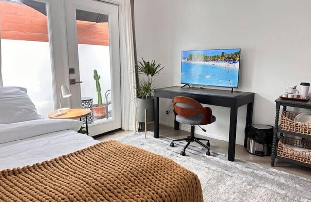 Private Guest Quarter for 1 guest with own Patio & Bathroomnn