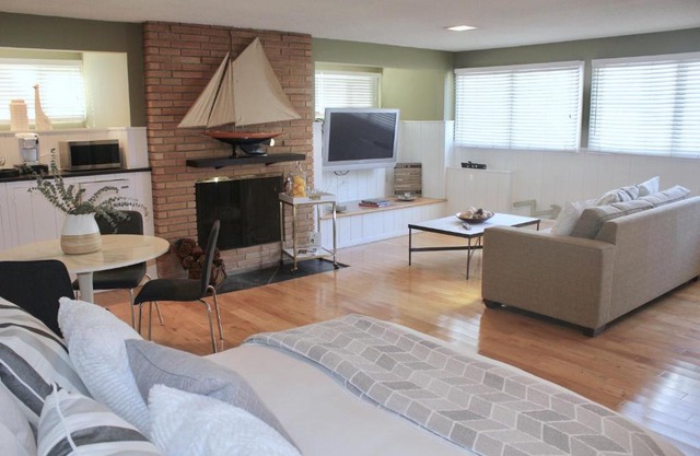 Private Guest Suite in West Los Angeles