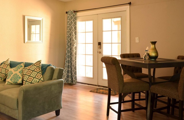 Private guesthouse central to LA & OC
