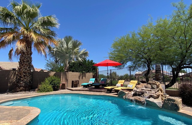 Private Heated Pool - pool heat incl'd, Fire-pit, Pool Table, Bar, Dog-friendly!