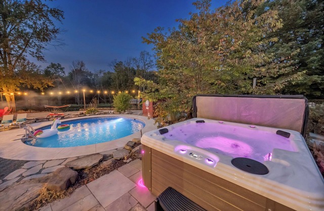 Private Heated Pool Hot Tub Game Room Fire Pit 6 Bdrms