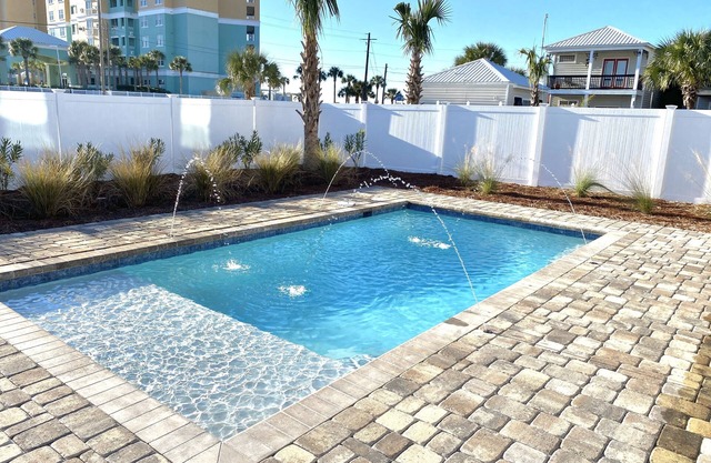 Private heated pool! High speed internet -beach chair service included