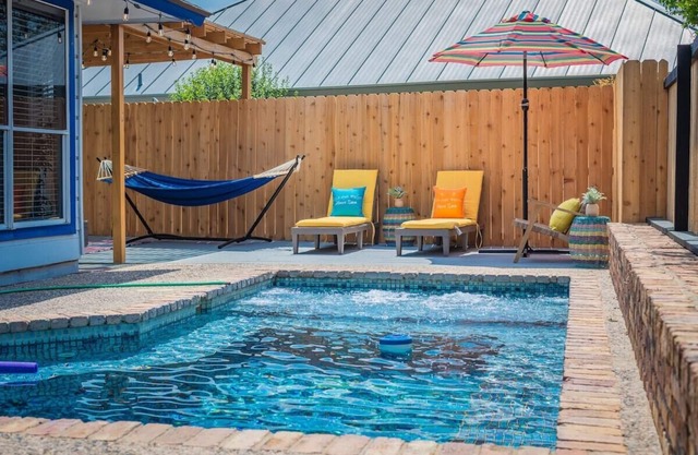Private Heated POOL & Game Room by Fiesta Texas & Downtown