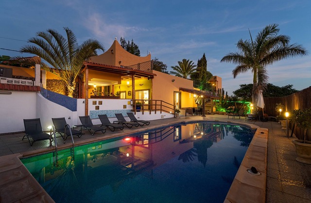 Private heated swimming pool. A/C in bedrooms. Barbecue. Free WIFI