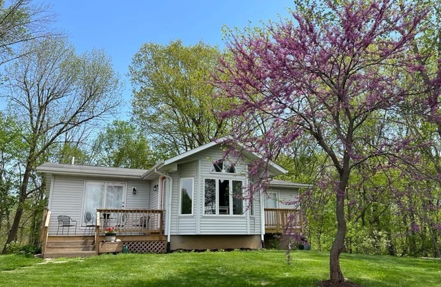 Private Hilltop Country 3-Bedroom Home