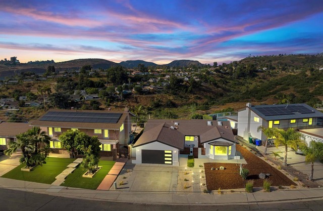 Private Hilltop Stay; Sunset Views + Stylish Comfort