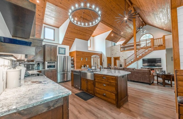 Private Hot Springs Cabin on Pond w/Game Room!
