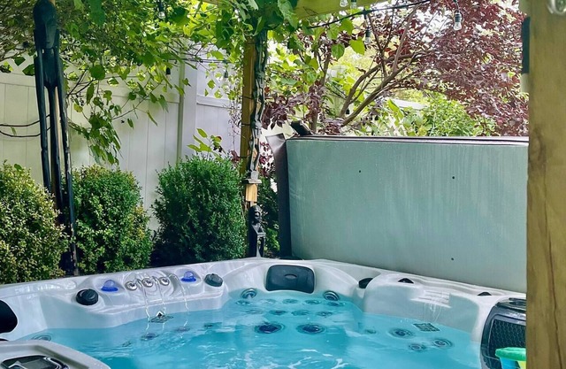 Private HOT TUB - Blue Lake Paradise - SLEEPS 4