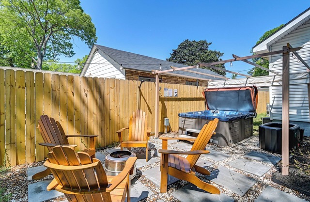 Private Hot Tub & Cold Plunge: Fayetteville Gem!