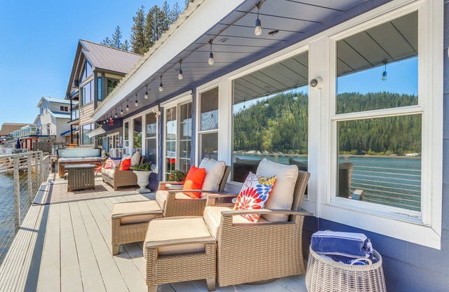 Private Hot Tub: Deer Lake Home w/Dock Access!