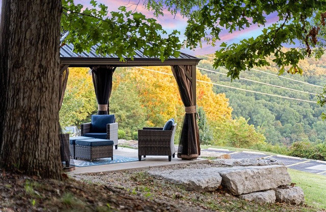 Private Hot Tub, Fire Pit, Games, near SDC, Lake, Shows, Shopping
