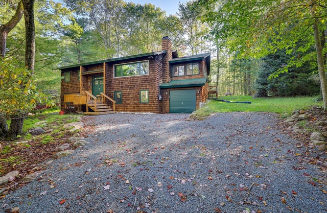 Private Hot Tub: Pocono Pines Cabin Getaway!