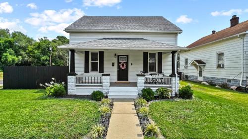 Private House - Sleeps 8 - 13 Min to Downtown STL