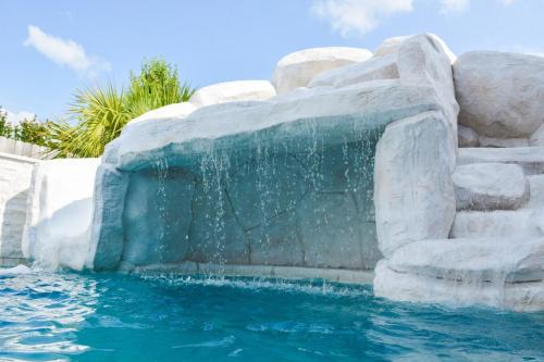 Private Houston Oasis Waterfall Pool Jacuzzi