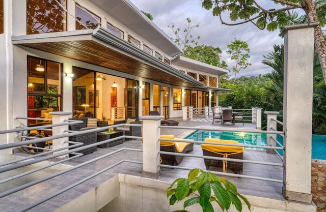 Private Jungle Villa w/Pool + Ocean Views, Uvita