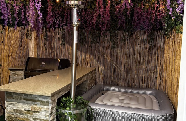 Private King size suite with hot tub & own bathroom