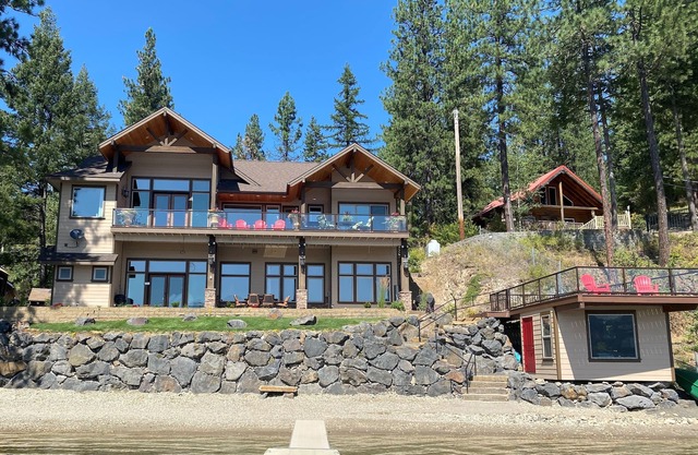 Private lake house on Deer Lake