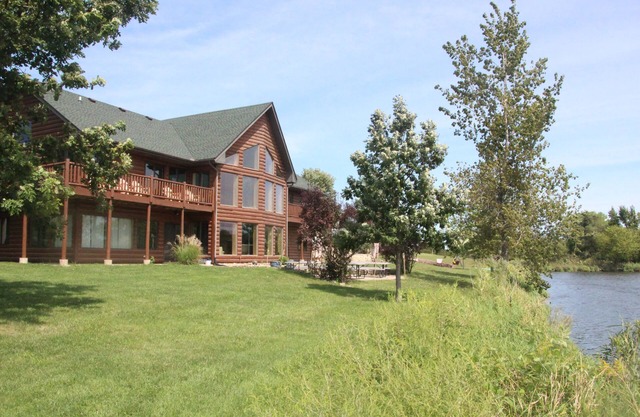 Private lake, lodge and 23 acre retreat south of Des Moines IA